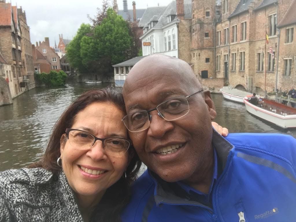 Dominee Carl Breeveld samen met zijn echtgenote Jane