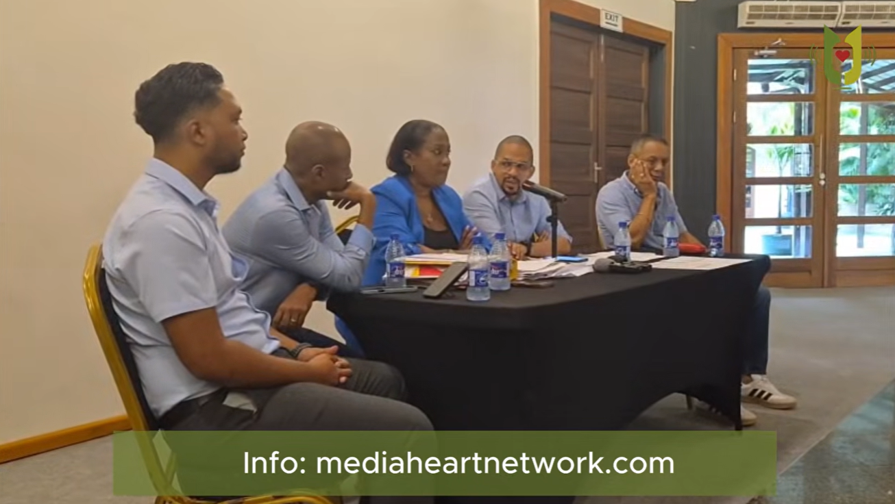Enkele fragmenten van de persconferentie die donderdagmorgen is belegd door zes van de zeven leden van de Raad van Commissarissen bij de Telecommunicatie Autoriteit Suriname (TAS). Volgens de leden zijn er financiële malversaties en weigert TAS- directeur Wendy Jap-A-Joe om verantwoording af te leggen.